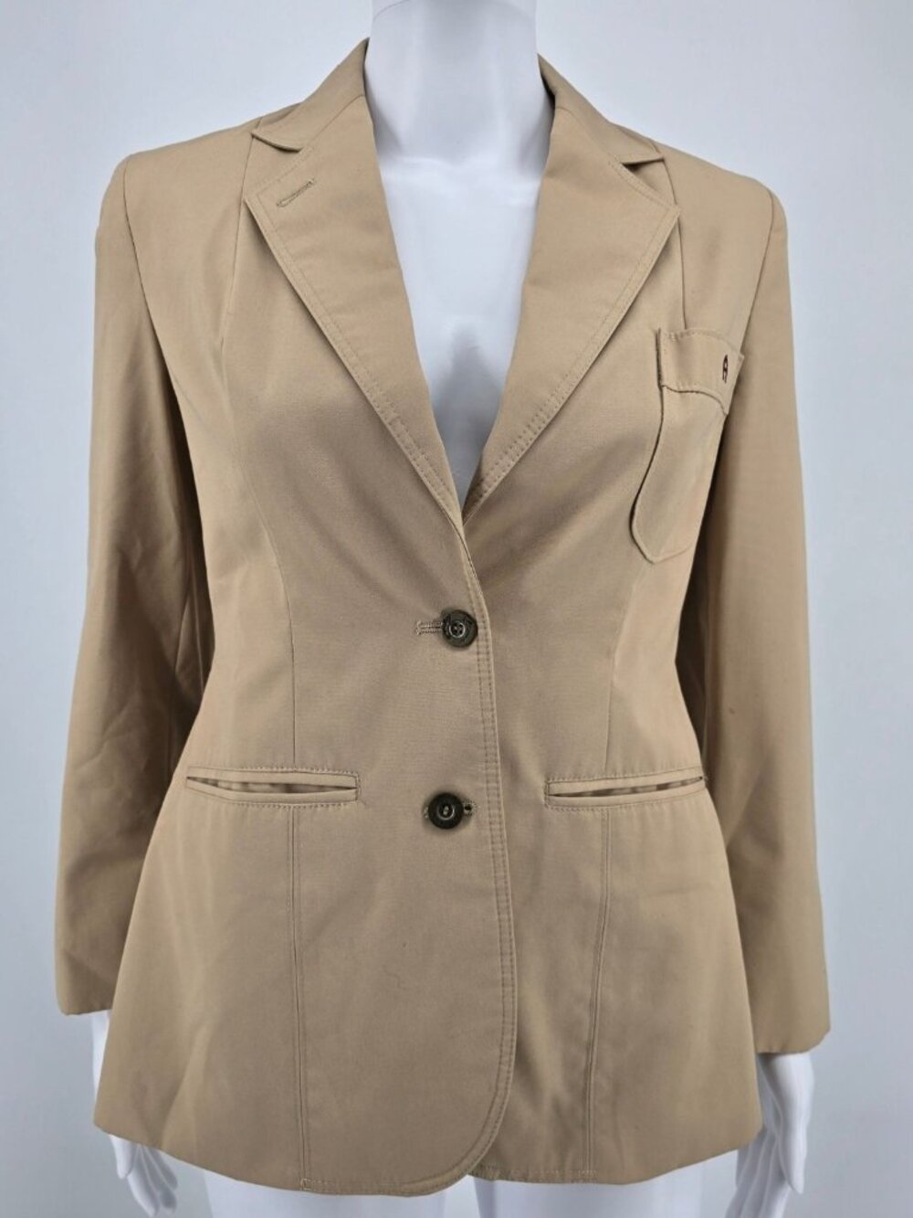 Vintage 1980s Etienne Aigner Women's Tan Notch Lapel Two-button Blazer (XS)